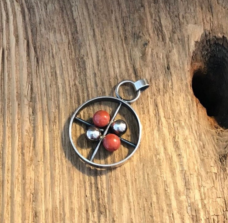 Runder Abstrakter Anhänger 935 Silber Mit Kugeln Koralle Aus Den 1970Er Jahren Modernist Mid Century von einzigartigschoenes