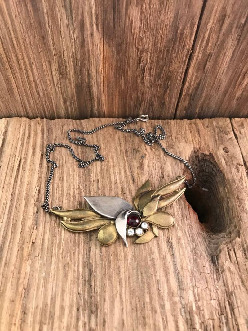 Silberkette Mit Floralem Anhänger von einzigartigschoenes