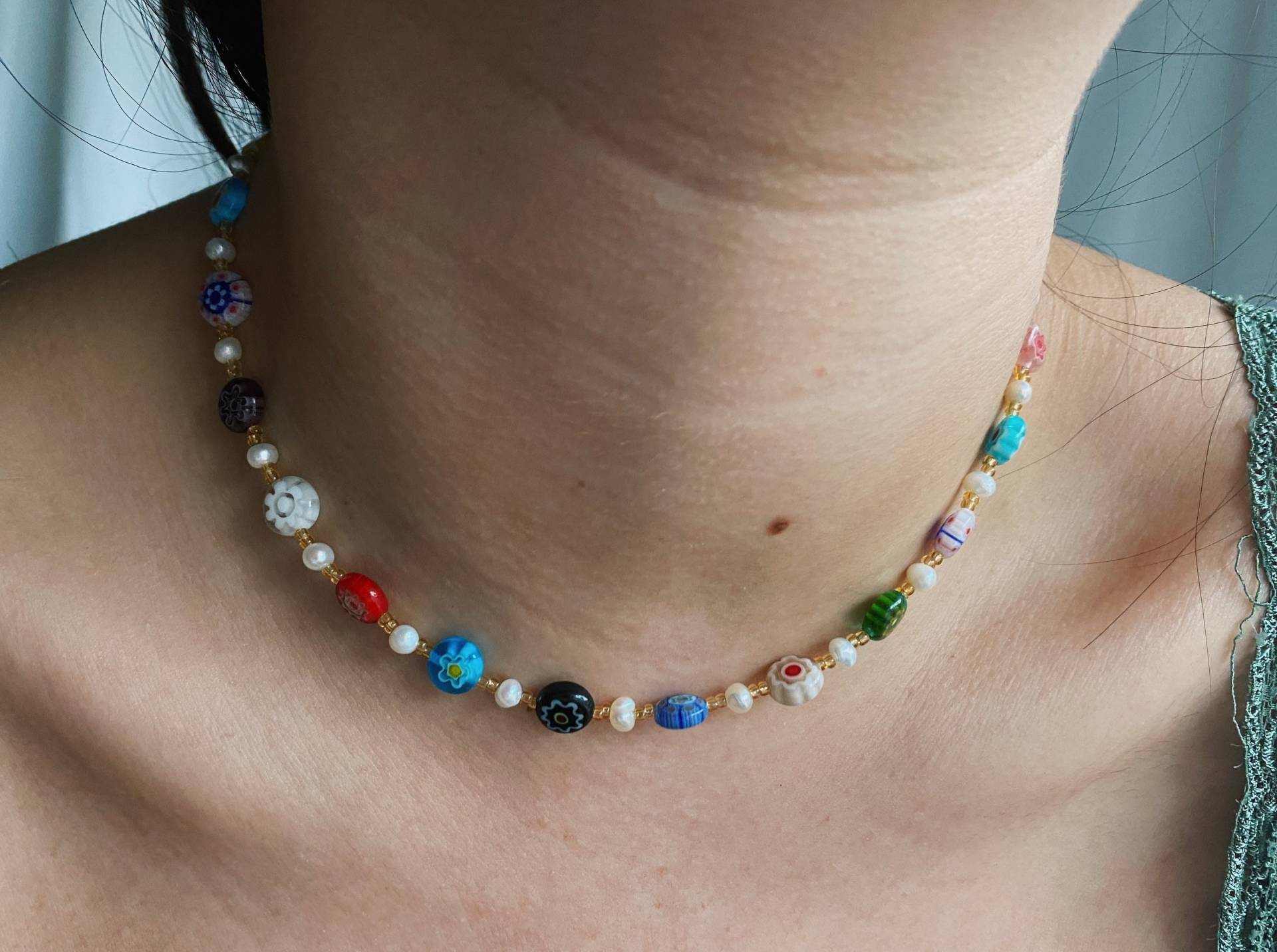 Lilie | Halskette Aus Millefiori Glasperlen Und Winzigen Süßwasserperlen von ejmthelabel
