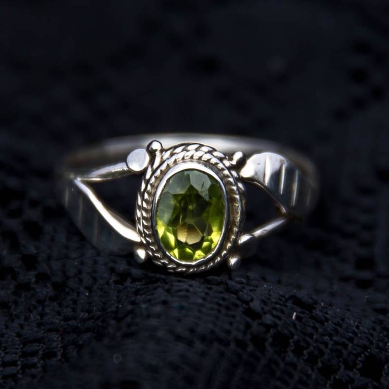 925 Sterling Silber Peridot Ring Boho Blatt Design von ekekocrafts