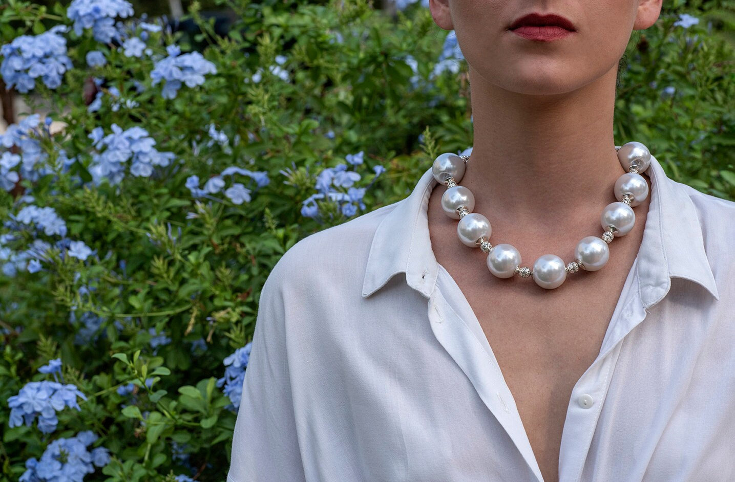 Extravagante Große Perlenkette, Statement Stapelbares Halsband, Acryl Perle Metall Runde Strass Elegante Halskette, Weihnachtsgeschenk von ekfrasiscreations