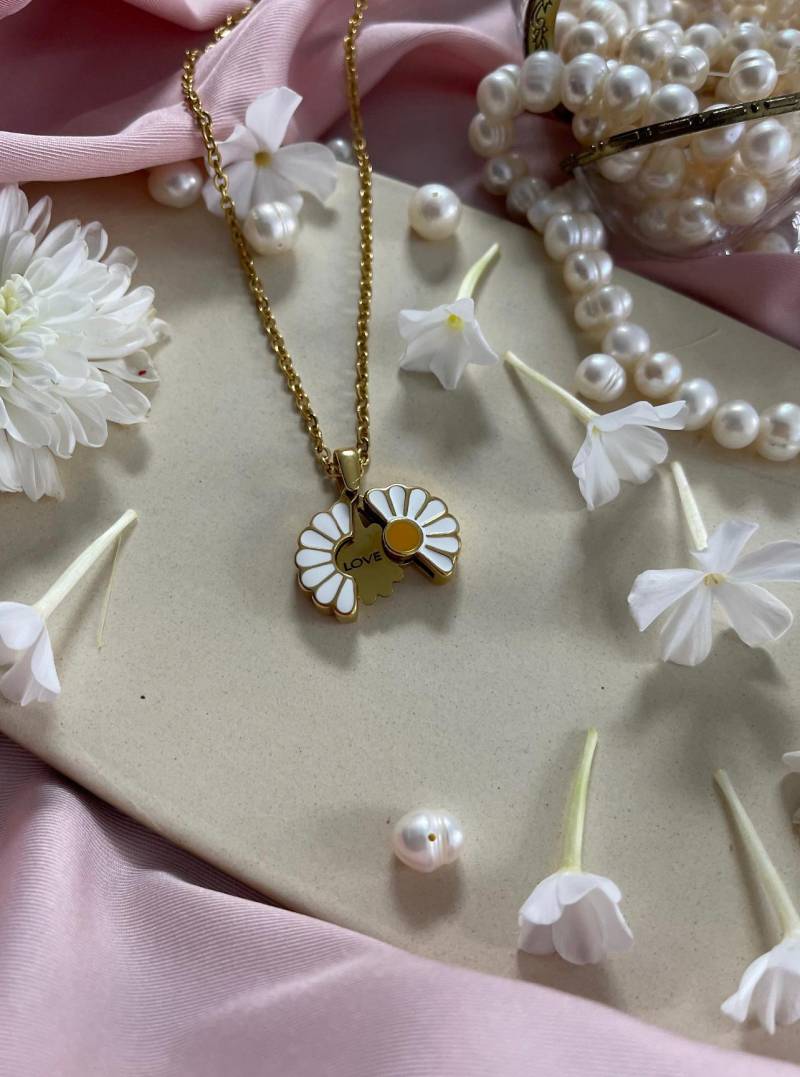 Personalisierte Daisy Locket Halskette - Individuell Gravierter Edelstahlschmuck Personalisierte Daisy Locket Halskette - Individuell Gravierter Edelstahlschmuck von ekistralar