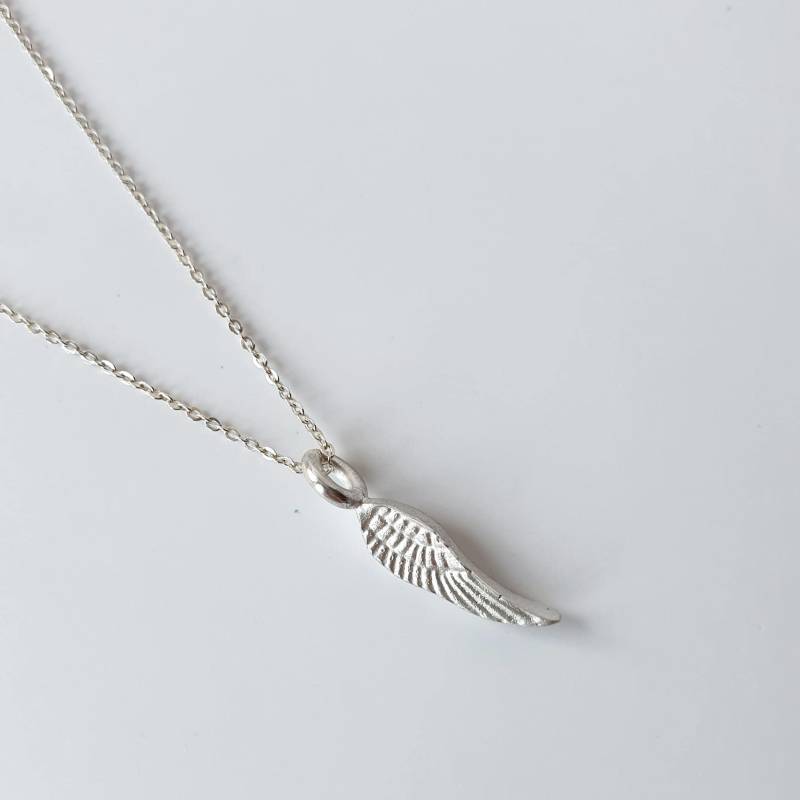 Feine Silberkette Mit Feder Sterling Silber 925, Halskette Mini Federanhänger Feine Silberkette Mit Feder Sterling Silber 925, Halskette Mini Federanhänger von ekschmuckdesign