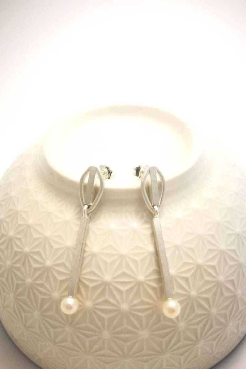 Silber Ohrstecker, Perlen Auf Stäbchen Hängend, Silberohringe Mit Echten Perlen, Hochzeitsschmuck von ekschmuckdesign
