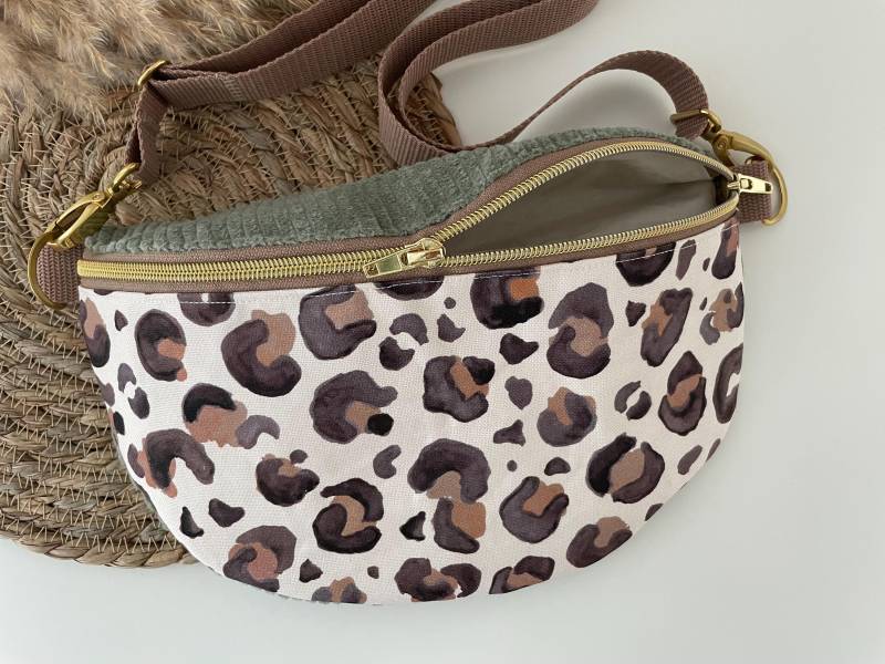 Bauchtasche Hipbag Crossbag Gürteltasche Cord Salbei/Canvas Leo Gold Bauchtasche Hipbag Crossbag Gürteltasche Cord Salbei/Canvas Leo Gold von elbtueddel