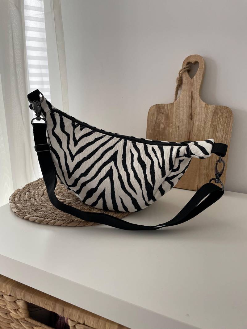 Moonbag Halbmond Tasche Hipbag Crossbag Canvas Zebra Gunmetall von elbtueddel