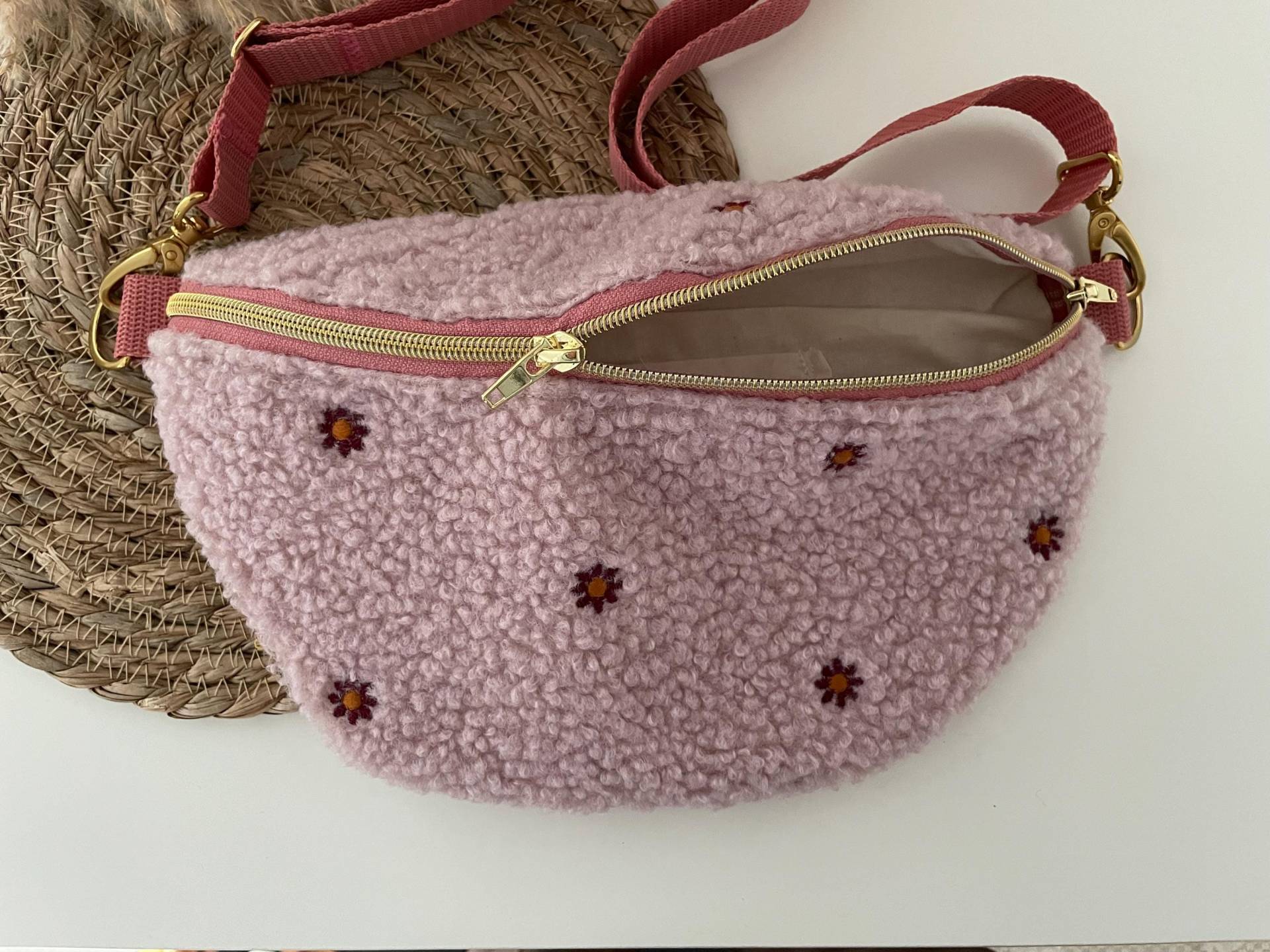 Rundliche Bauchtasche Hipbag Crossbag Gürteltasche Teddy Rosa Mit Blumen Uni Creme Gold von elbtueddel
