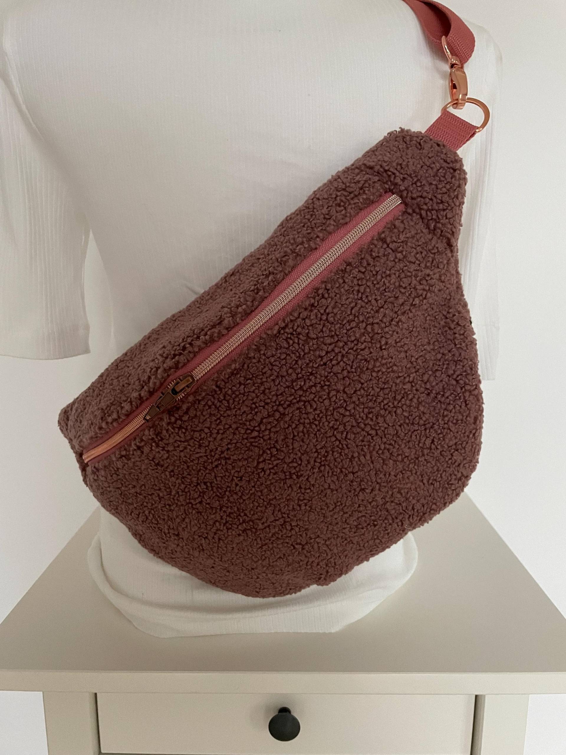 xl Bauchtasche Hipbag Crossbag Gürteltasche Boucle Weinrot Leo Rosegold von elbtueddel