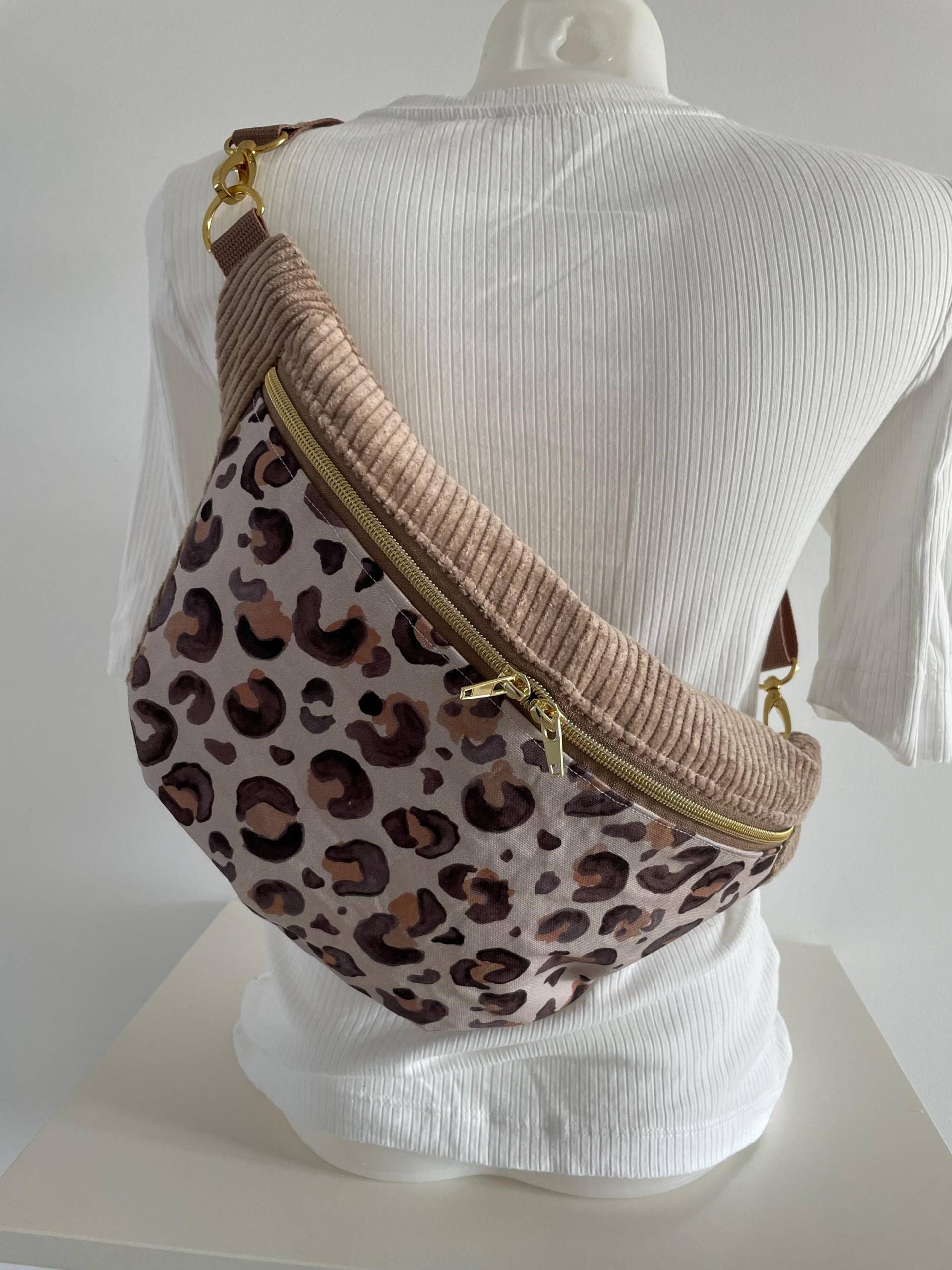 xl Bauchtasche Hipbag Crossbag Gürteltasche Cord Taupe/Leo Gold von elbtueddel