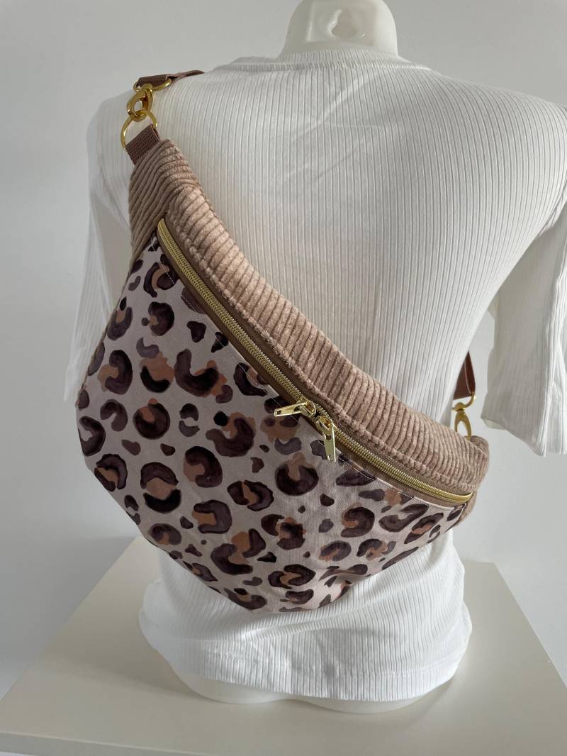 xl Bauchtasche Hipbag Crossbag Gürteltasche Cord Taupe/Leo Gold von elbtueddel