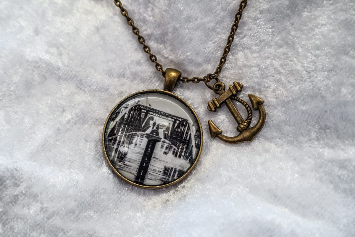 Vintage Bronze Halskette Mit Foto „Hamburg Hochwasser Am Fischmarkt Xiv" # Fotografie Und Schmuck Von Elbvue von elbvue