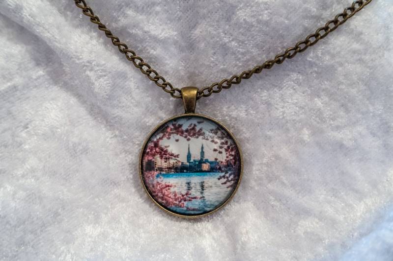 Vintage Bronze Halskette Mit Foto „Hamburg Im Frühling V" # Schmuck Und Fotografie Von Elbvue Vintage Bronze Halskette Mit Foto „Hamburg Im Frühling V" # Schmuck Und Fotografie Von Elbvue von elbvue