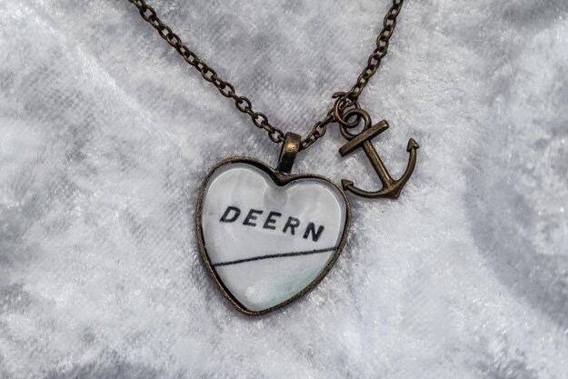 Vintage Bronze Halskette Mit Foto „Hamburger Deern Iv" Herzform # Schmuck Und Fotografie Von Elbvue von elbvue