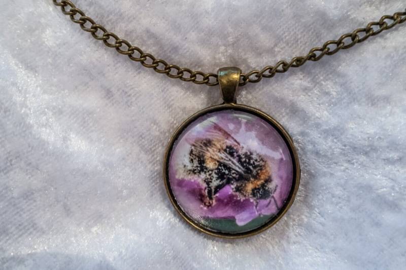 Vintage Bronze Halskette Mit Foto „Hummel I" # Schmuck Und Fotografie Von Elbvue von elbvue