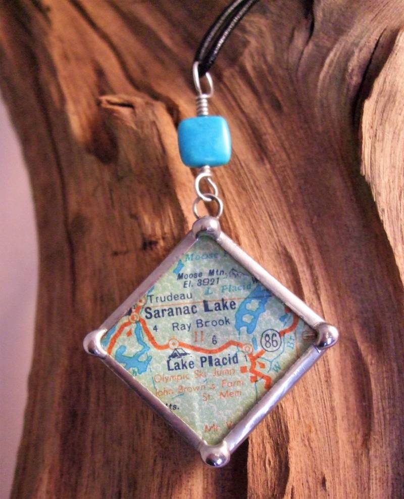 Kartenanhänger Personalisierter, Wendbarer Und Handgefertigter Schmuck Kartenanhänger Personalisierter, Wendbarer Und Handgefertigter Schmuck von electricsquirrel