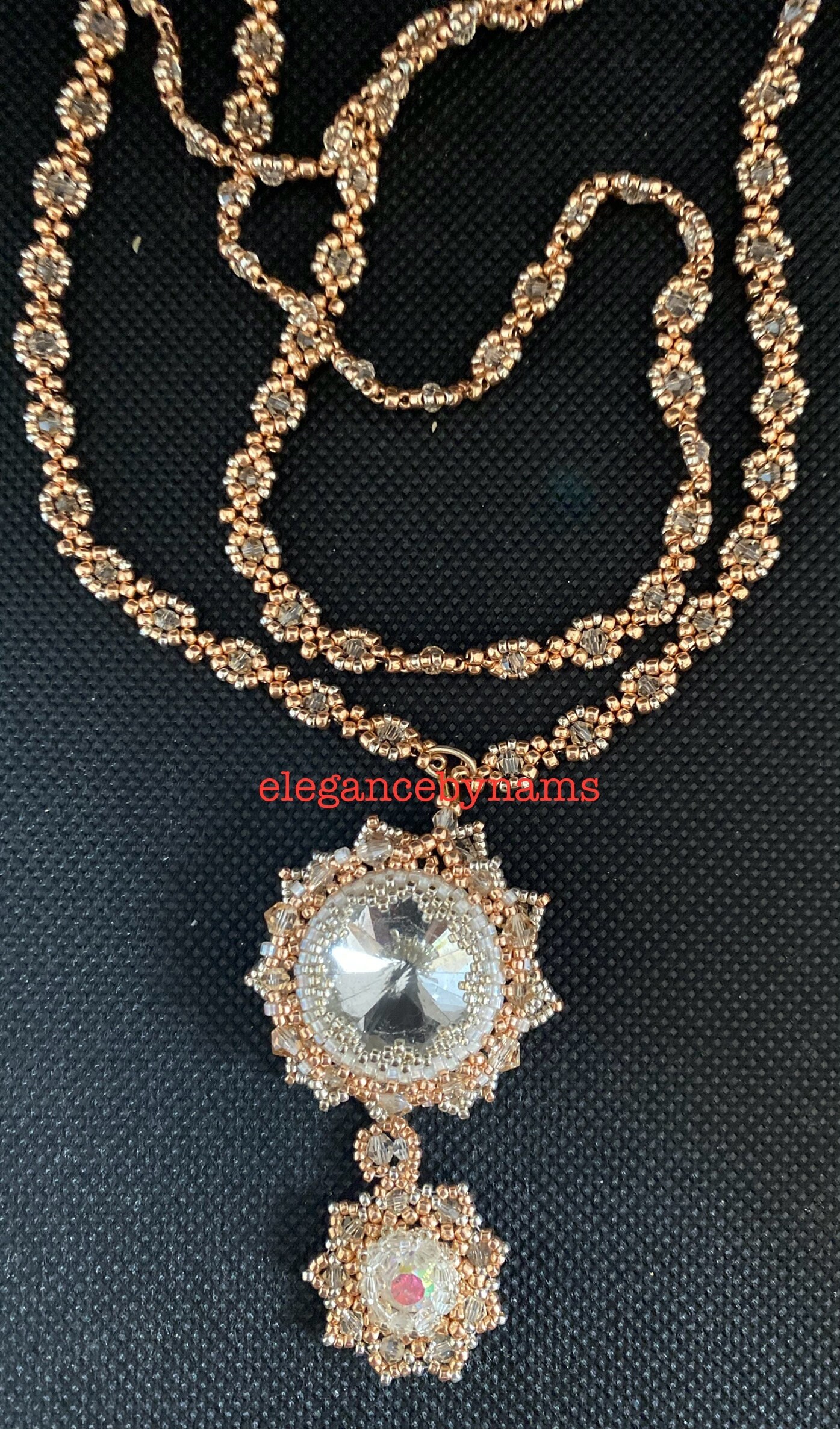 Handgewebte Perlenkette Rosegold Rivoli Anhänger von elegancebynams