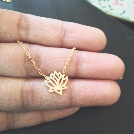 Gold Lotus Blume Blüte Halskette, Gold Mama Schwester Tochter Geschenk, Geburtstagsgeschenk, Beste Freundin Geschenk Gold Lotus Blume Blüte Halskette, Gold Mama Schwester Tochter Geschenk, Geburtstagsgeschenk, Beste Freundin Geschenk von elegantjewelry12