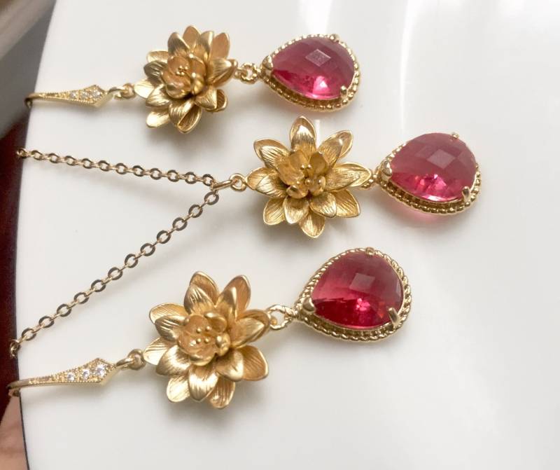 Gold Lotus Blume Halskette, Gold Schmuck Set, Hochzeit Braut Fuschia Rot Kristall Geschenk Für Mama Gold Lotus Blume Halskette, Gold Schmuck Set, Hochzeit Braut Fuschia Rot Kristall Geschenk Für Mama von elegantjewelry12
