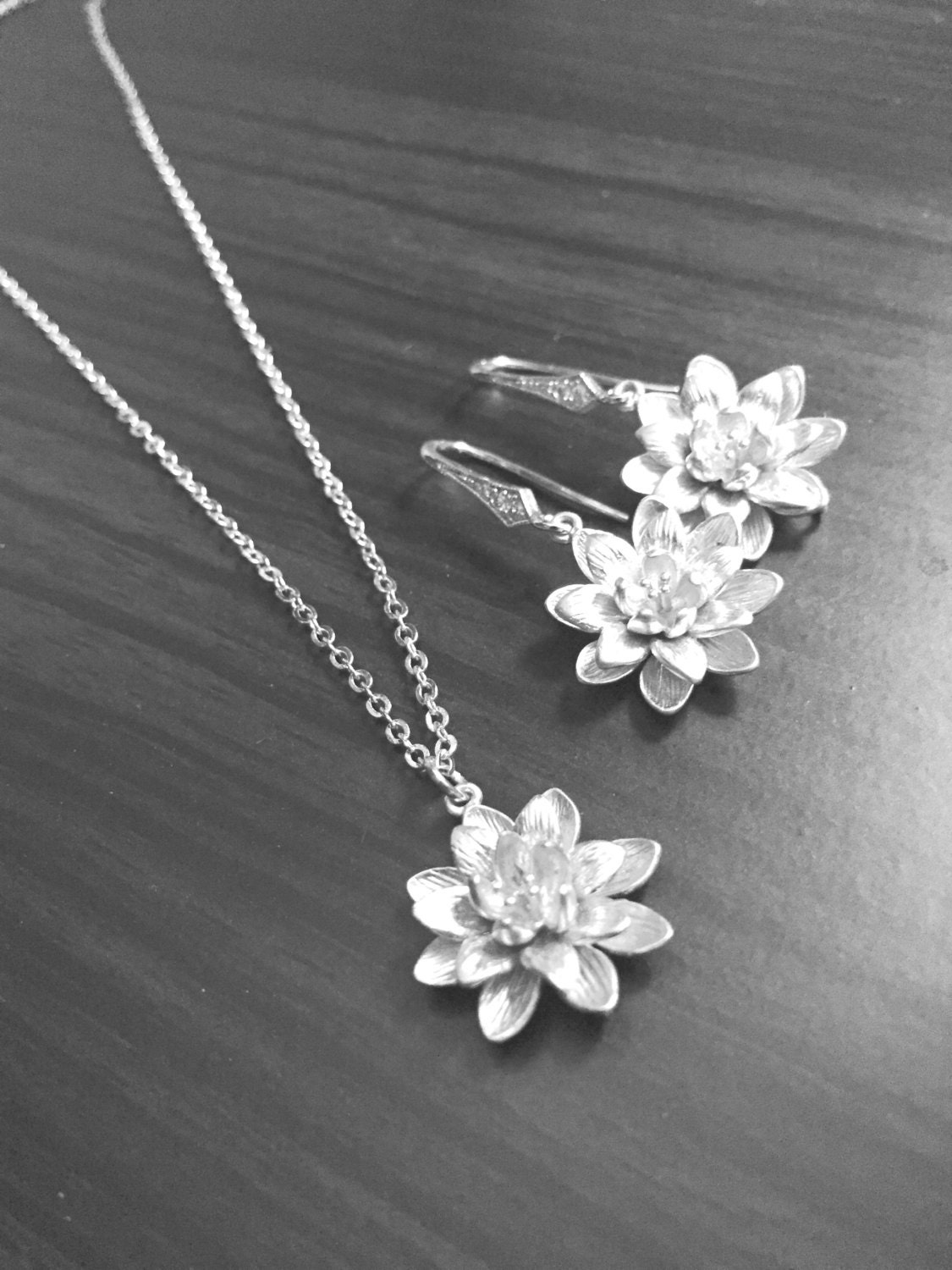 Gold Oder Silber Lotus Blume Halskette, Gold Mama Schwester Tochter Geschenk, Geburtstagsgeschenk, Beste Freundin Geschenk Gold Oder Silber Lotus Blume Halskette, Gold Mama Schwester Tochter Geschenk, Geburtstagsgeschenk, Beste Freundin Geschenk von elegantjewelry12