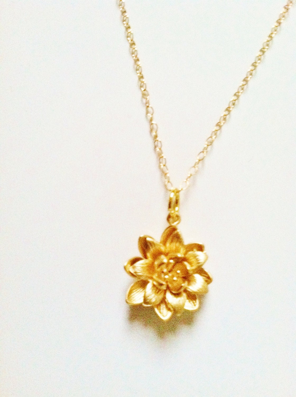 Gold Oder Silber Lotusblüte Halskette, Gold Blume Lotus Mama Schwester Tochter Geschenk, Geburtstagsgeschenk, Beste Freundin Geschenk Gold Oder Silber Lotusblüte Halskette, Gold Blume Lotus Mama Schwester Tochter Geschenk, Geburtstagsgeschenk, Beste Freundin Geschenk von elegantjewelry12