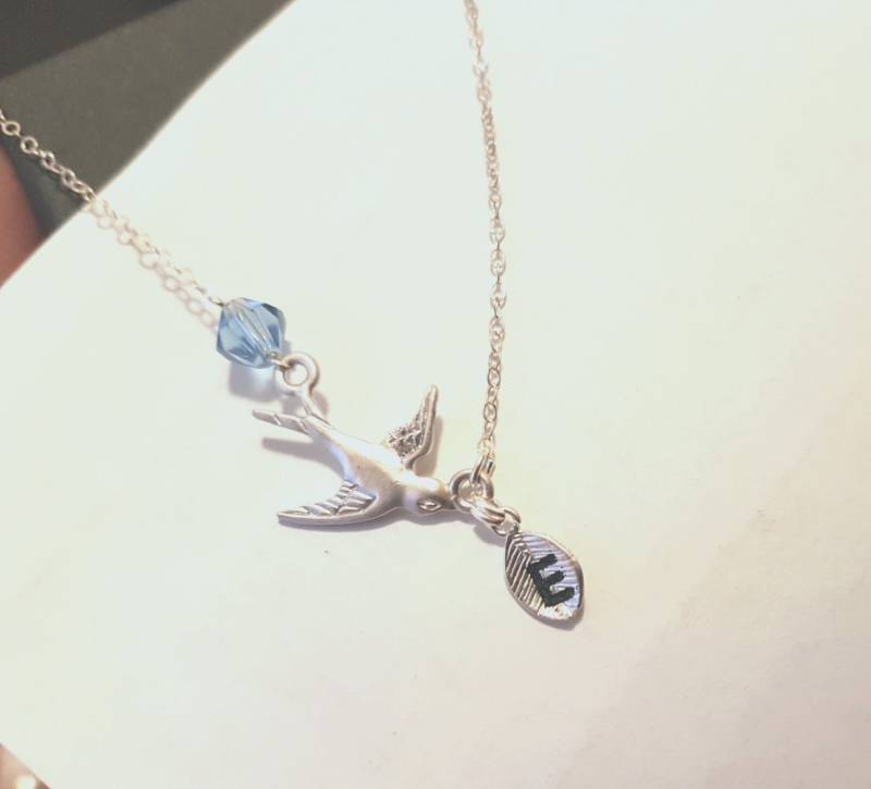 Personalisierte Vogel Halskette, Personalisierte Erste Silber Blatt Taube Buchstabe E Von Hand Gestempelt Halskette Personalisierte Vogel Halskette, Personalisierte Erste Silber Blatt Taube Buchstabe E Von Hand Gestempelt Halskette von elegantjewelry12
