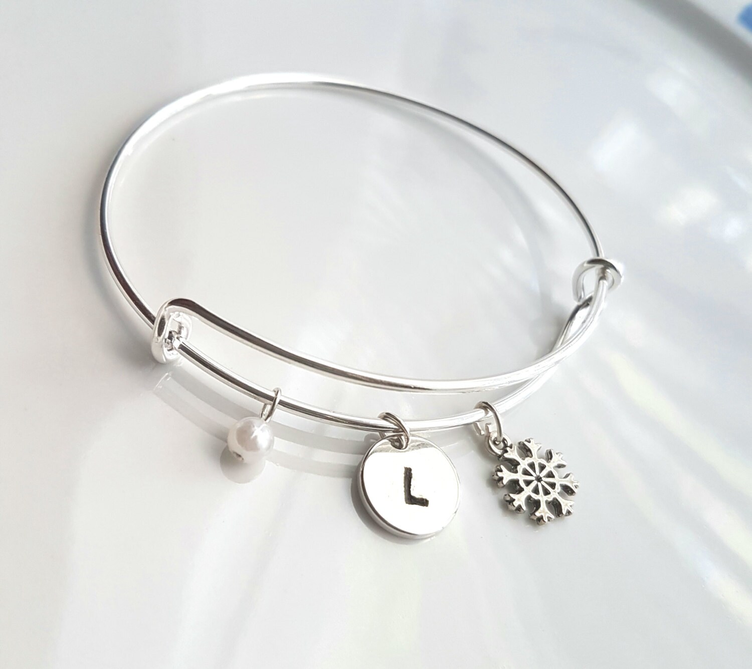 Schneeflocke Armband Silber Charm Armreif Perle Schmuck Winter Brautjungfer Geschenk Weihnachtsgeschenk Schneeflocke Armband Silber Charm Armreif Perle Schmuck Winter Brautjungfer Geschenk Weihnachtsgeschenk von elegantjewelry12