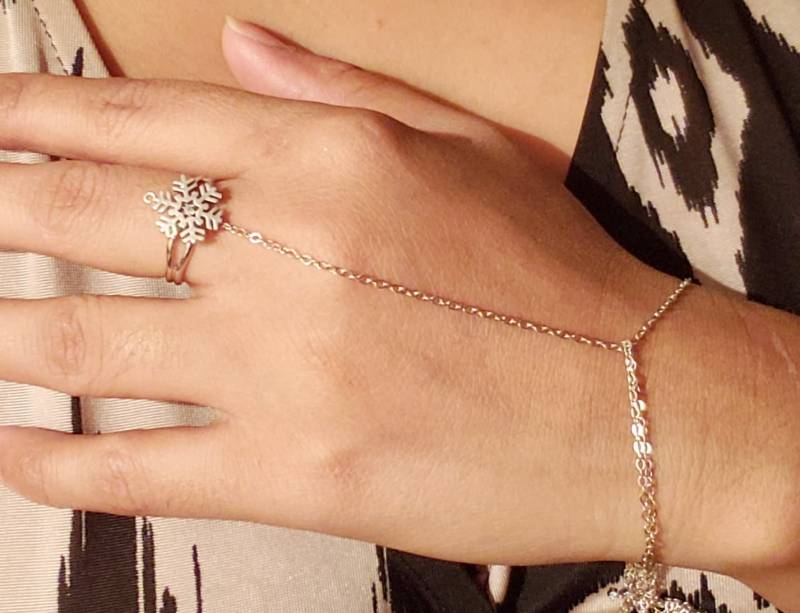 Schneeflocke Ring Charm Armband, Einzigartige Kette Armband Schneeflocke, Hand Winter Schmuck, Weihnachtsschmuck von elegantjewelry12