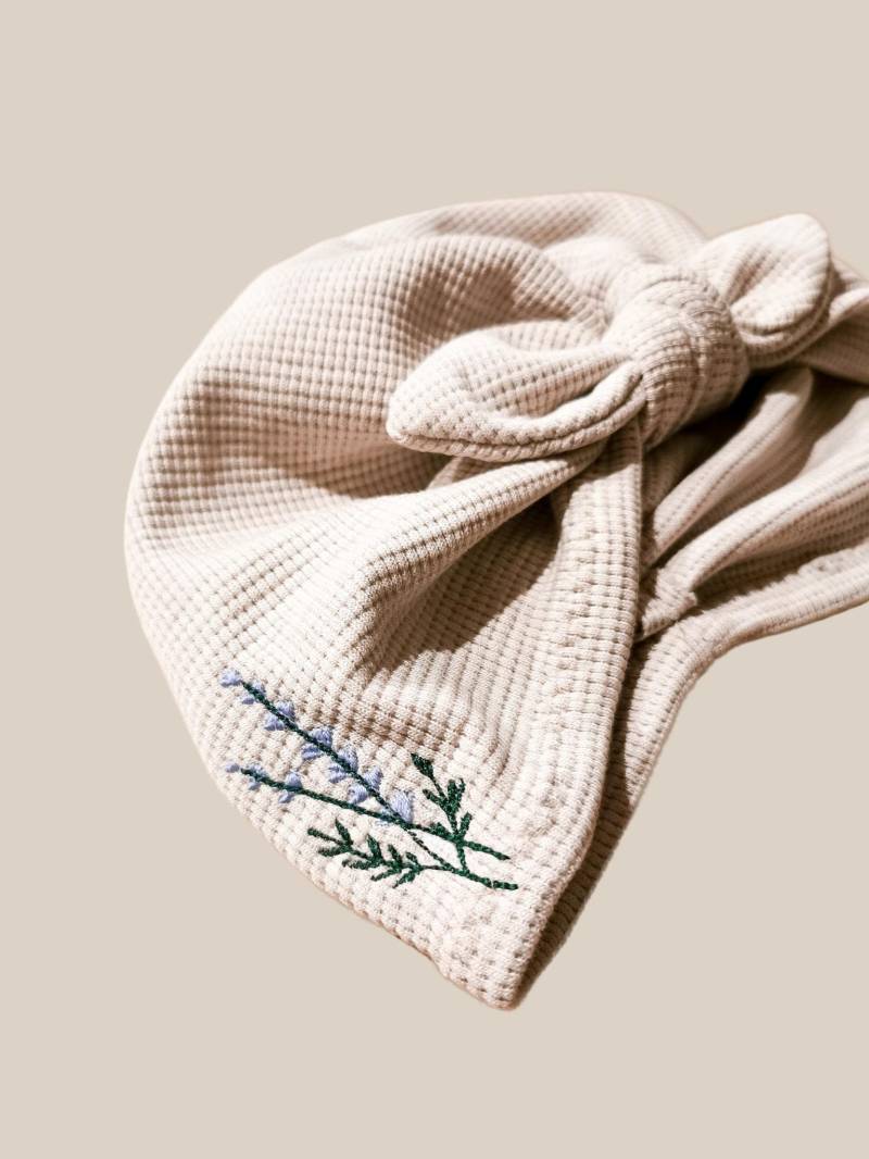 Waffle Knit Turbanmütze Tulip Mit Lavendelstickerei Für Babys Und Kinder in Den Gr. 56 Bis 104 Mädchen von eleokidswear