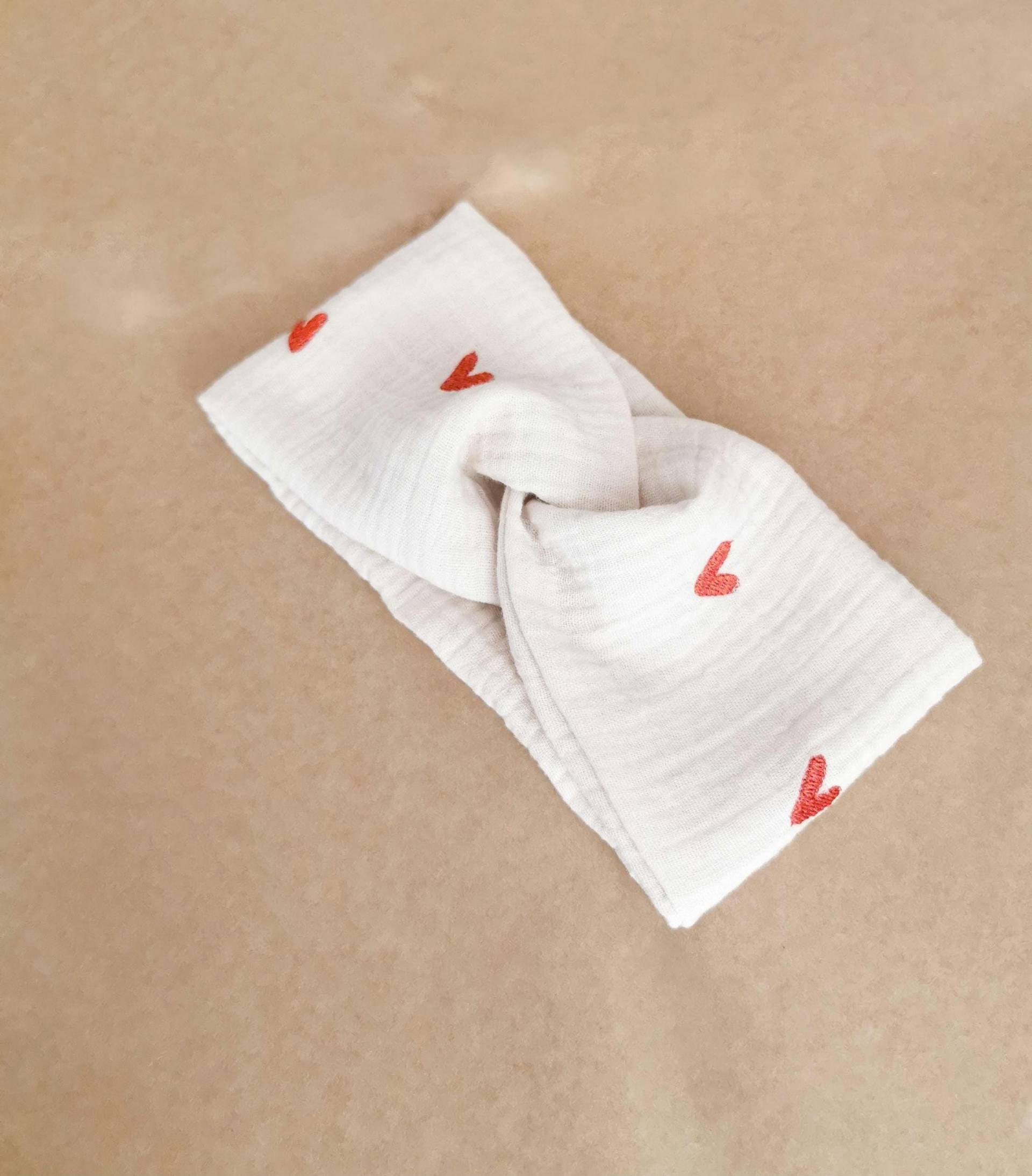 Musselin Twist-stirnband Mit Herzstickerei Für Babys Und Kinder in Den Gr. 56 Bis 104 Mädchen Musselin Twist-stirnband Mit Herzstickerei Für Babys Und Kinder in Den Gr. 56 Bis 104 Mädchen von eleokidswear