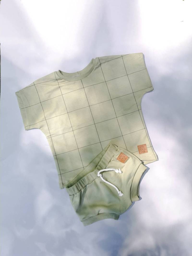 Sommer-Set Oversize T-Shirt Und Bummie | Unisex Gr. 56 Bis 104 Handmade Individuelle Anfertigung Set Für Kids Babys von eleokidswear