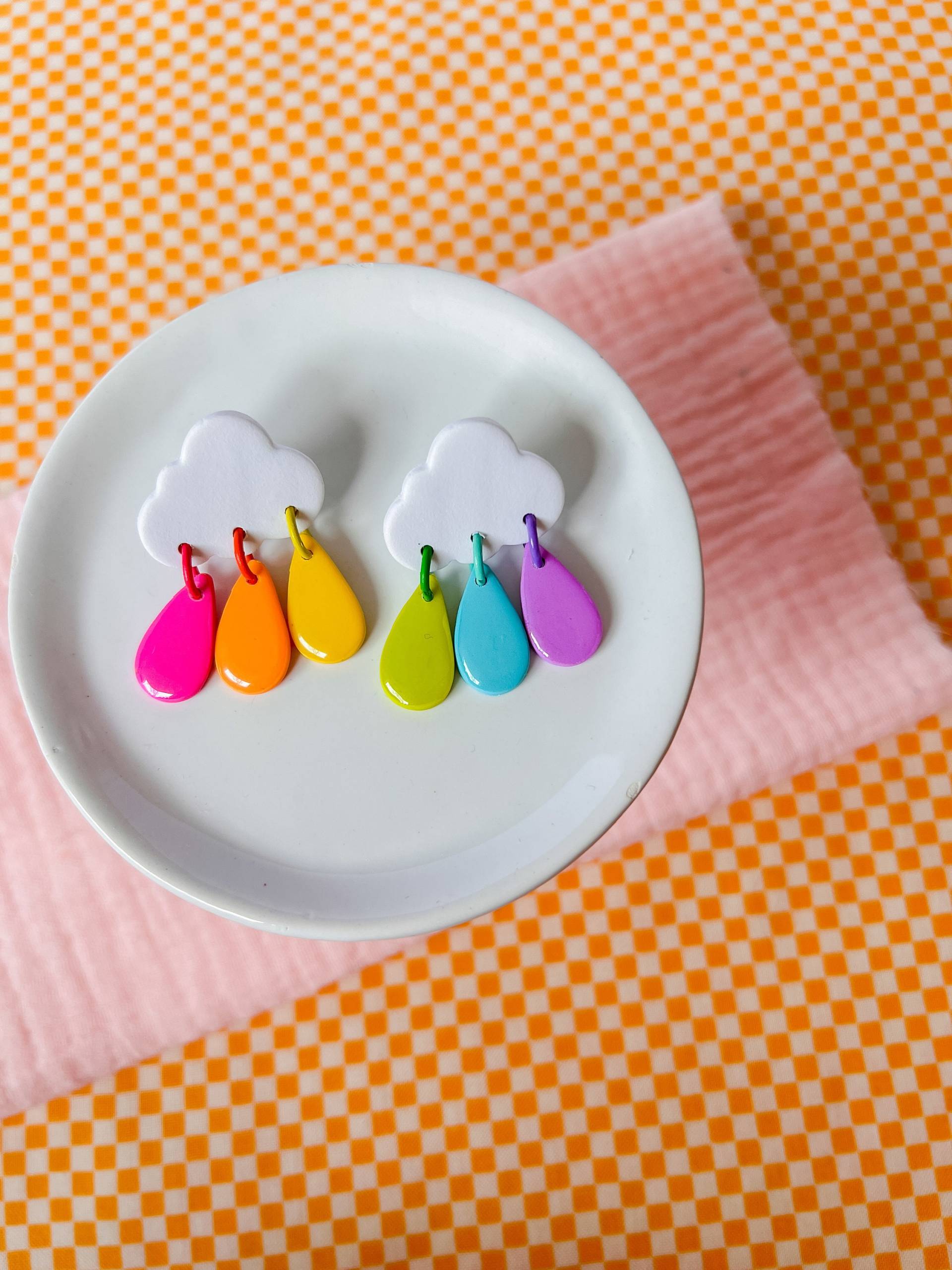 Fröhliche Regenbogen Ohrringe - Ton Baumeln Fröhlicher Schmuck Bunte von elevenandjane