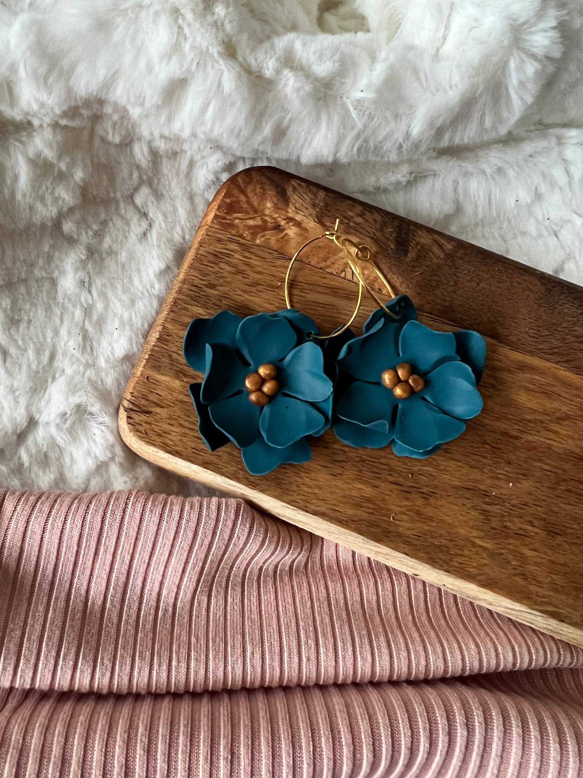 Millie Blumen Ohrringe - Ton Moderne Tropfen Baumeln Geschenk Für Sie Floral Schmuck Mädchen von elevenandjane