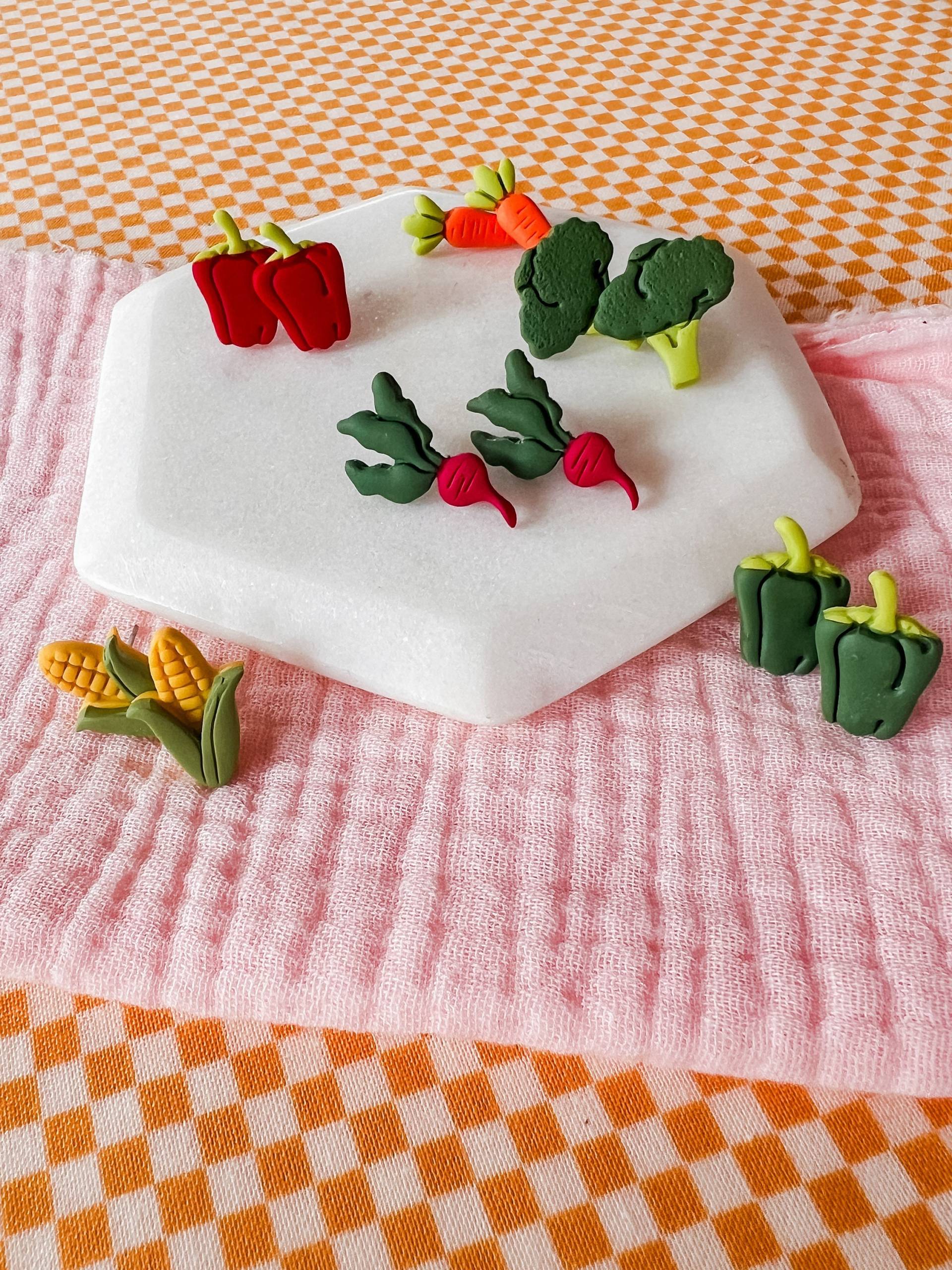 Veggie Ohrstecker - Ton Gemüse Ohrringe Fröhlicher Schmuck Lebensmittel Garten von elevenandjane