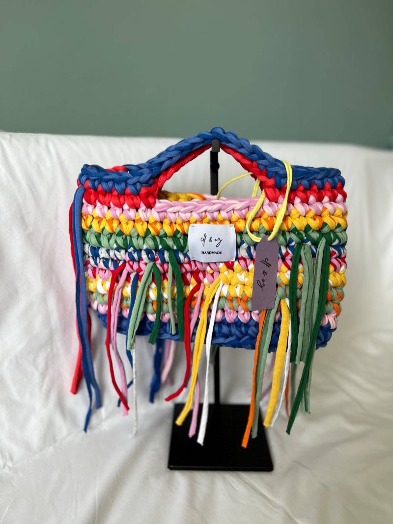 Gehäkelte Handtasche, Handbag, Crochet, Bunt, Fransen, Rainbow, Handmade, Recyceltes T-Shirt Garn Gehäkelte Handtasche, Handbag, Crochet, Bunt, Fransen, Rainbow, Handmade, Recyceltes T-Shirt Garn von elfandoz