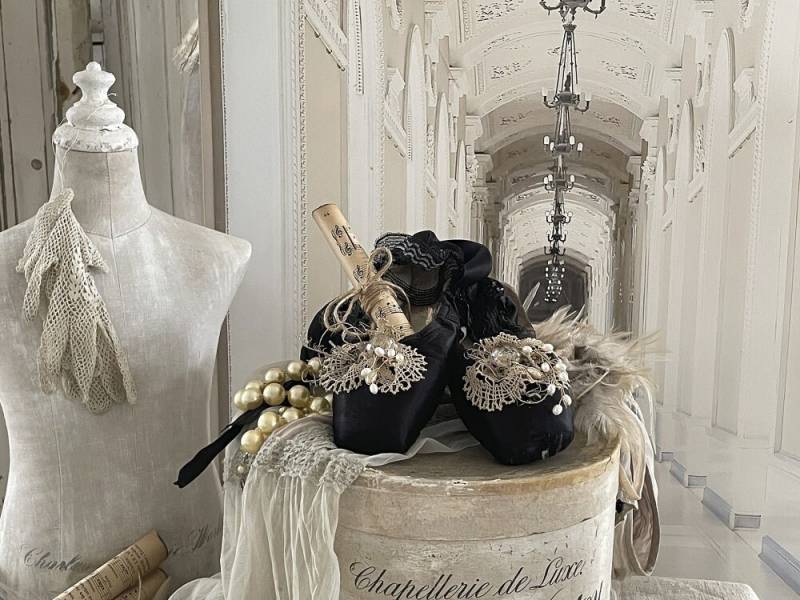 Spitzenschuhe Vintage-Schwarz Mit Notenblatt von elfloraart