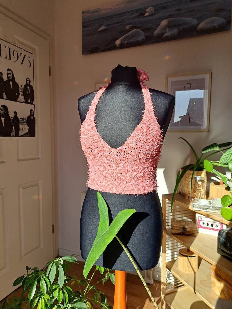 Gehäkeltes Neckholder-Top Handgefertigt | Rosa Crop Top Gehäkelt Größenverstellbar von ellearchive