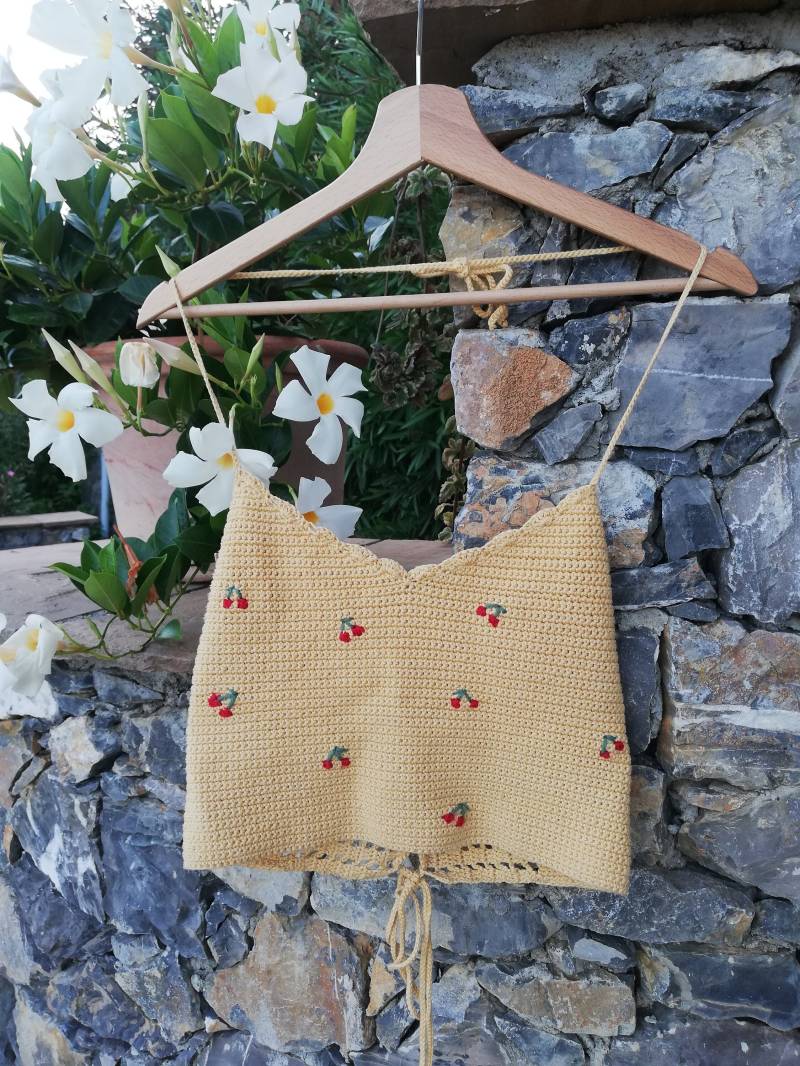 Häkeltop Mit Aufgenähten Kirschen Handgefertigt | Halter Top Gehäkelt 100% Baumwolle Verschiedene Größen Und Farben von ellearchive