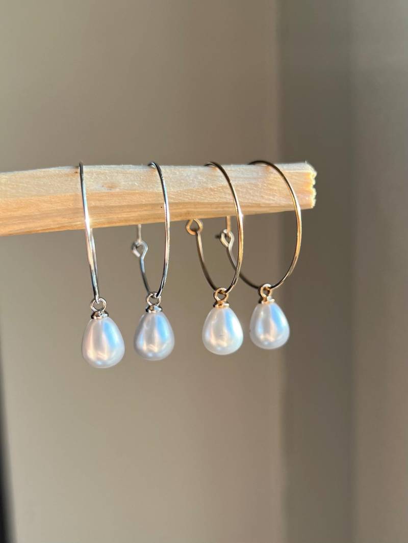 Creolen Silber Oder Gold Mit Perle Charm Ohrringe von ellsandemms