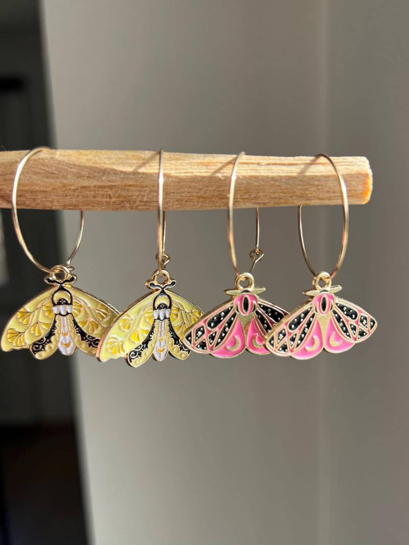 Creolen in Gold Magisch Fairy Nachtfalter Schmetterling Charm Gelb Und Rosa Night von ellsandemms
