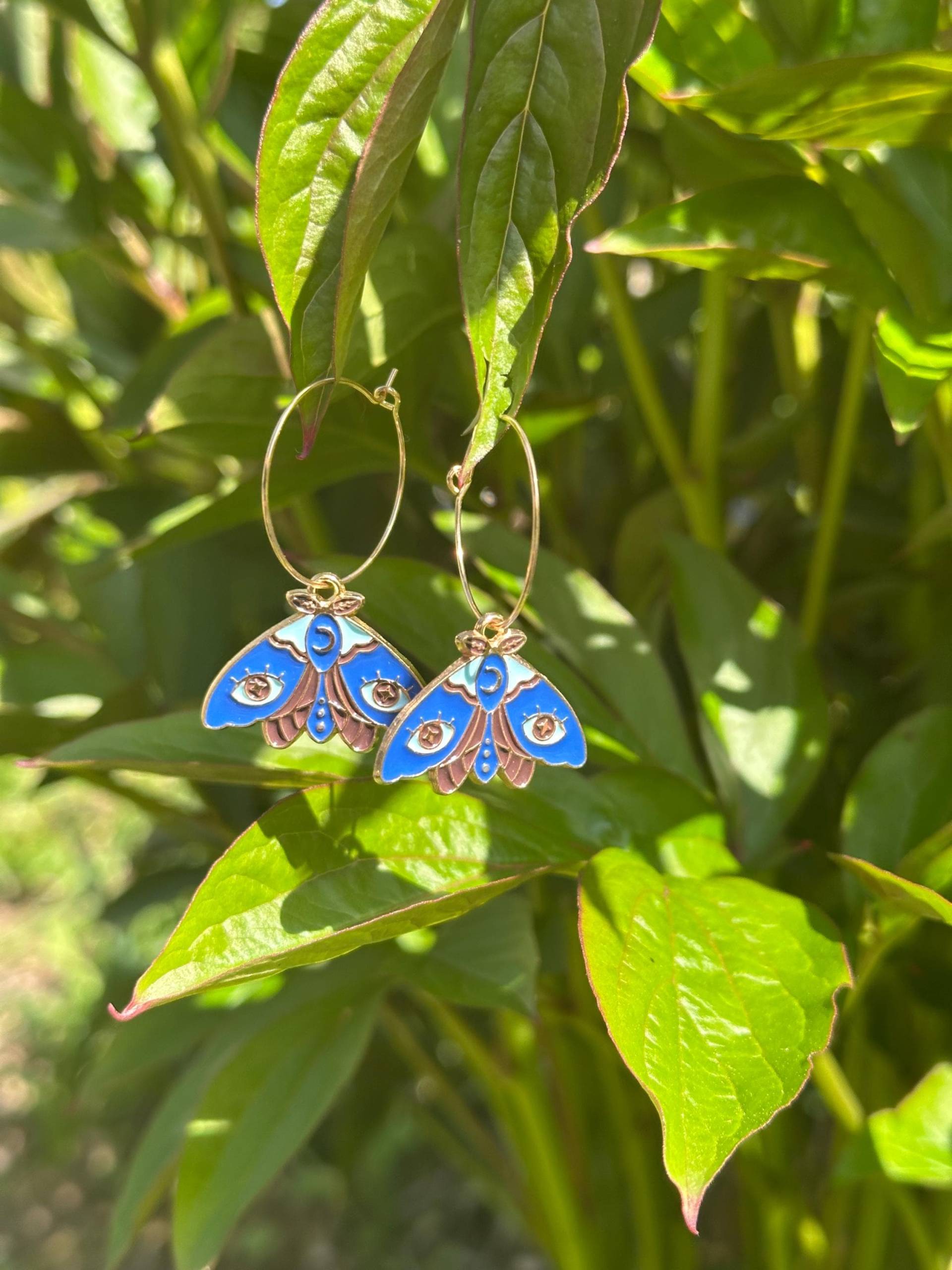 Creolen in Gold Mit Blauen Charm Schmetterling Nachtfalter Magical Fairy von ellsandemms