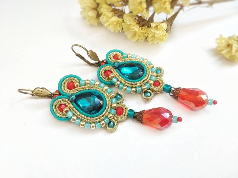 Türkisblaue Gold Baumeln Tropfen Soutache Ohrringe, Türkisrote Rote Tropfenohrringe, Boho Bestickte Strass-Abschlussballohrring Türkisblaue Gold Baumeln Tropfen Soutache Ohrringe, Türkisrote Rote Tropfenohrringe, Boho Bestickte Strass-Abschlussballohrring von elrinconcitodezivi