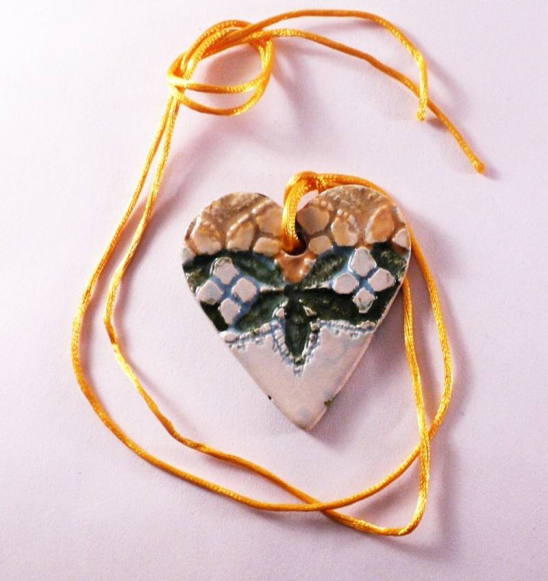Bunte Herzhalskette, Herz-Halskette, Herz-Anhänger, Keramik-Anhänger, Handgemachten Schmuck, Hochzeit Gunsten, Hochzeitshalskette von embeCeramics