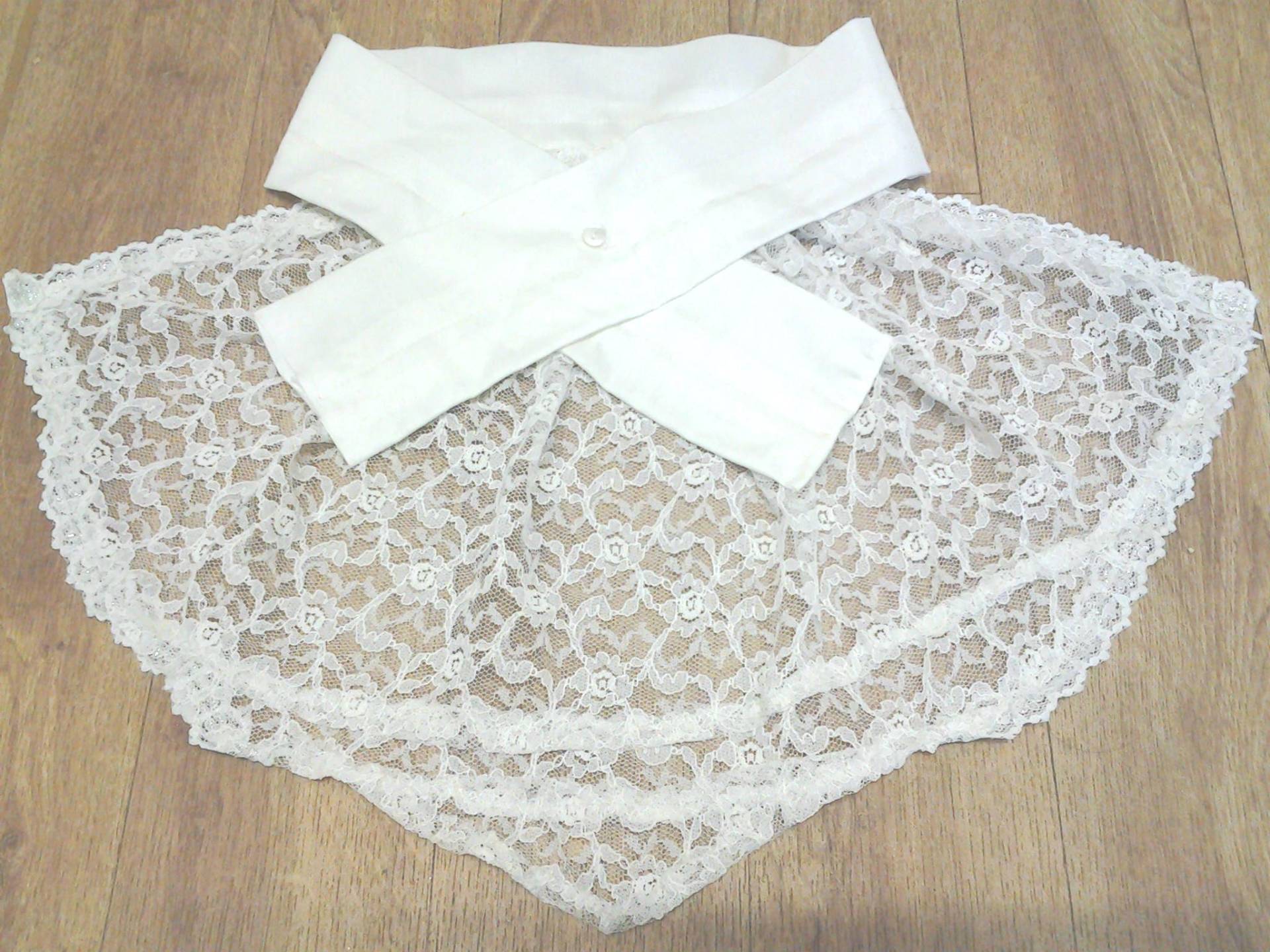 Multi -Wear Weiße Spitze Krawatte von emeraldisledress