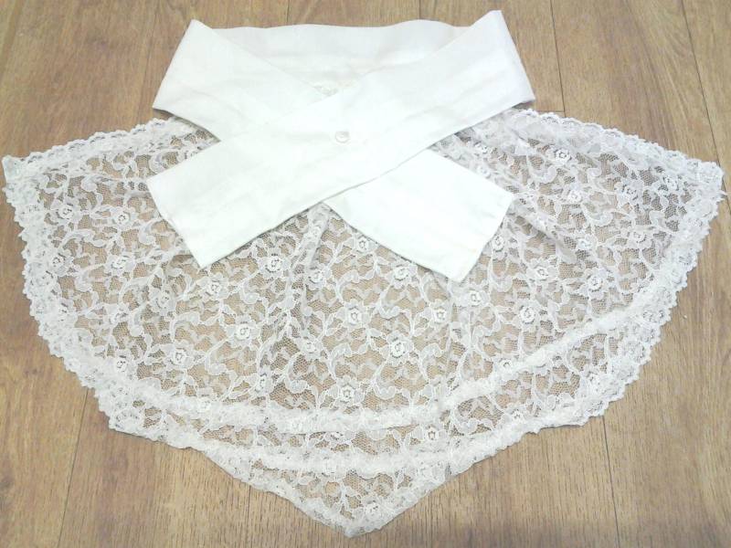 Multi -Wear Weiße Spitze Krawatte von emeraldisledress