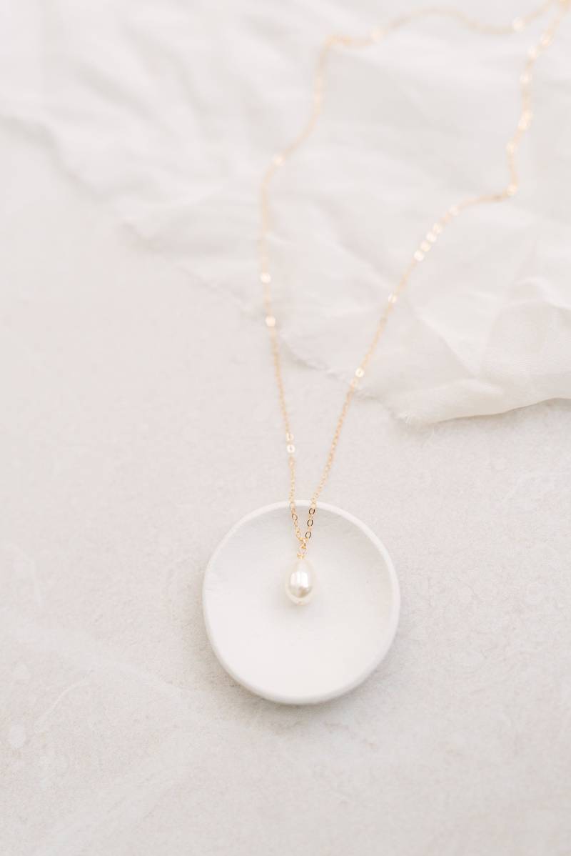 Harley // Gold Und Perlen Hochzeitskette, Goldene Halskette, Braut Hochzeitsschmuck, Schmuck Für Bräute, Schlichter Harley // Gold Und Perlen Hochzeitskette, Goldene Halskette, Braut Hochzeitsschmuck, Schmuck Für Bräute, Schlichter von emiliaraejewellery