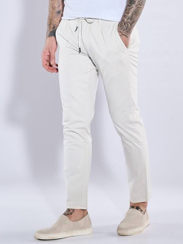 emilio adani Herren Chino mit Tunnelzug weiß slim fit uni emilio adani Herren Chino mit Tunnelzug weiß slim fit uni von emilio adani