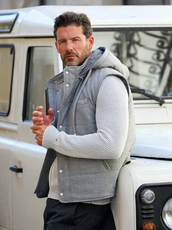 emilio adani Herren Weste mit abnehmbarer Kapuze Grau slim fit uni Kapuze von emilio adani