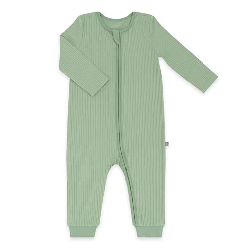Schlafanzug lang 1-teilig | Essential Grün 50/56 von emma & noah