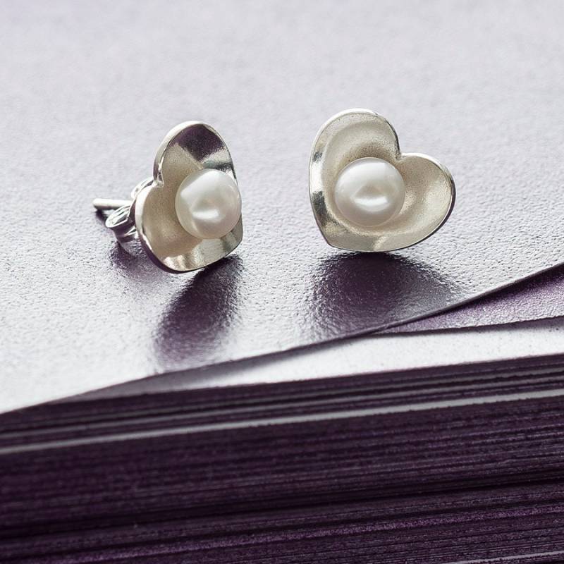 Perle Herz Ohrstecker von emmakatefrancis