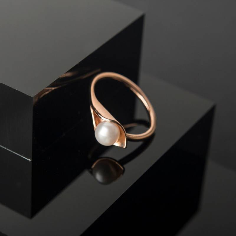 Solid Gold Calla Lilie Perle Ring Solid Gold Calla Lilie Perle Ring von emmakatefrancis